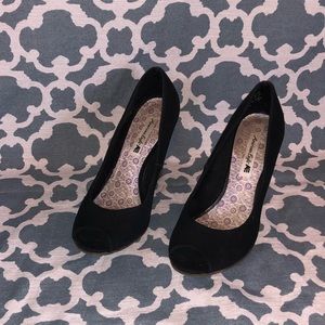 American eagle black wedges